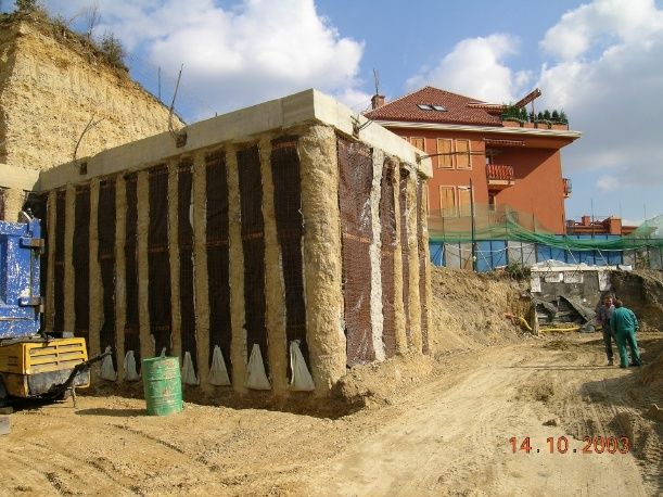 Hézagos cölöpfal szabad hézagokkal